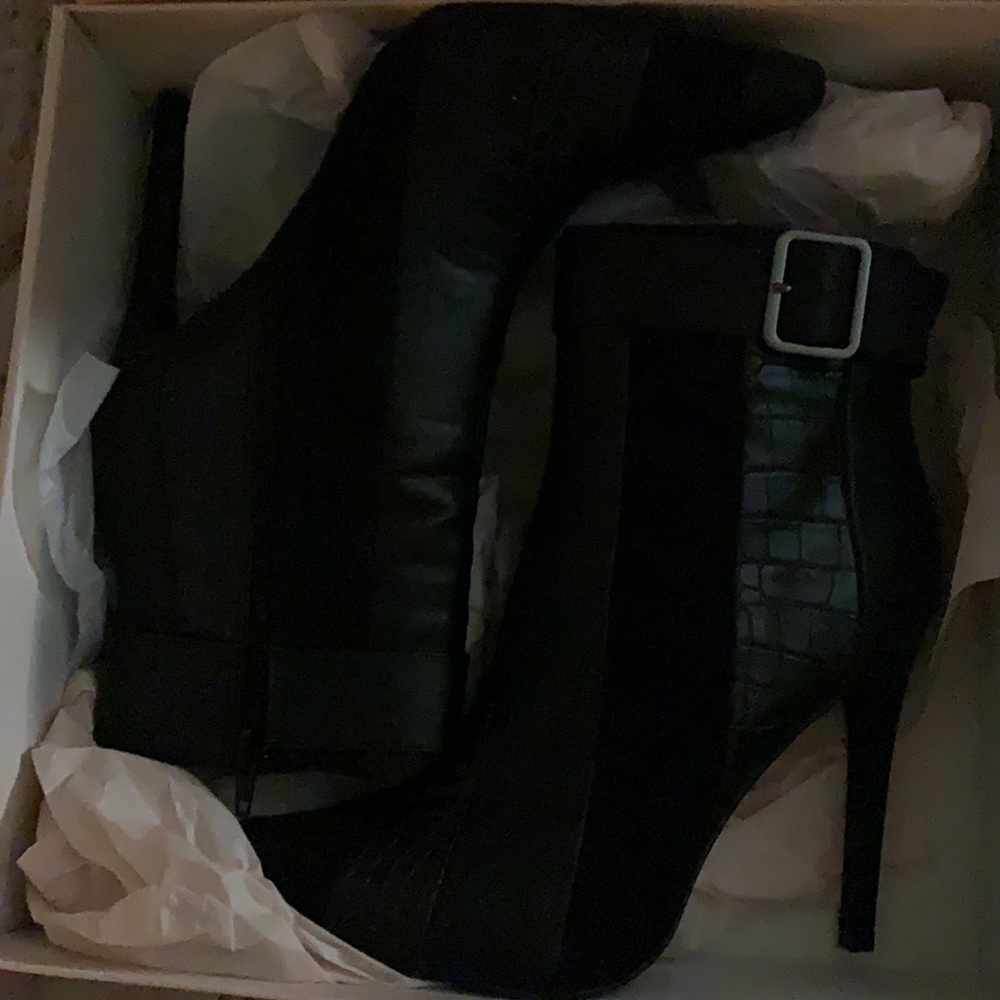 Leather low top boots